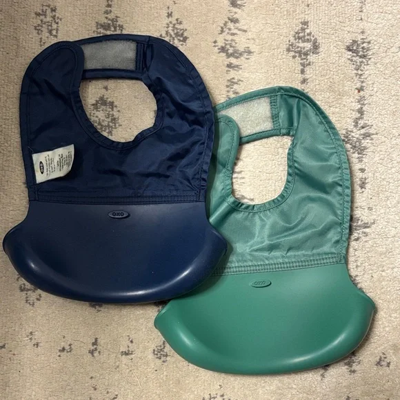 Oxo Silicone Pocket Bibs Roll up - Navy & Teal Green (2 Pack) - Picture 2 of 7